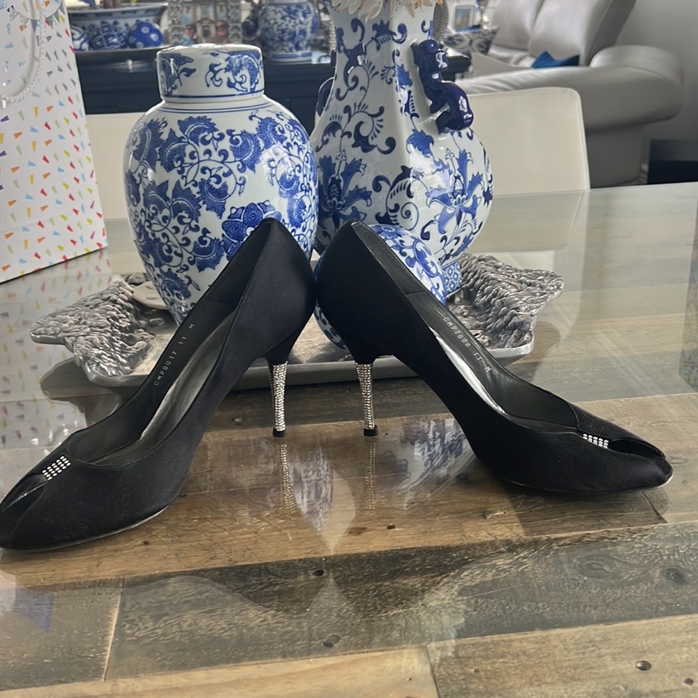 Like new satin high heels - Picture 3 of 5